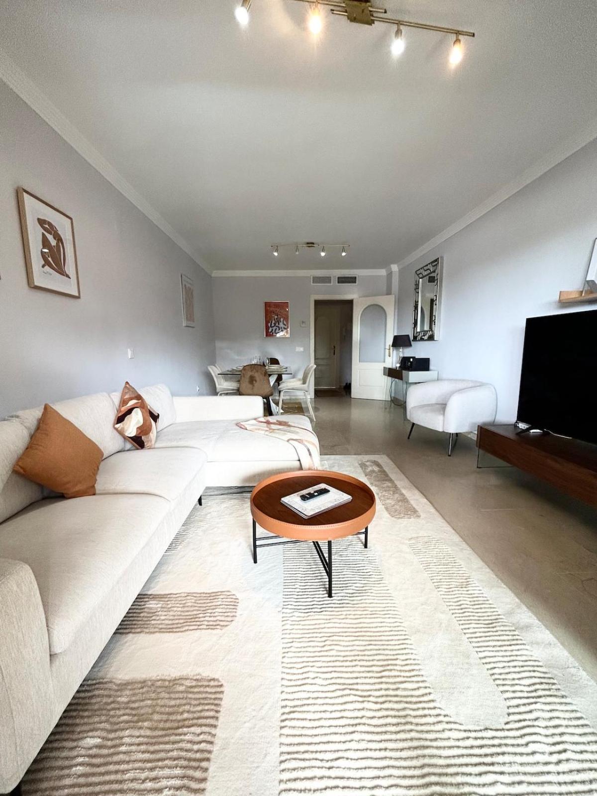 Newly Furnished Elviria Apartamento Marbella